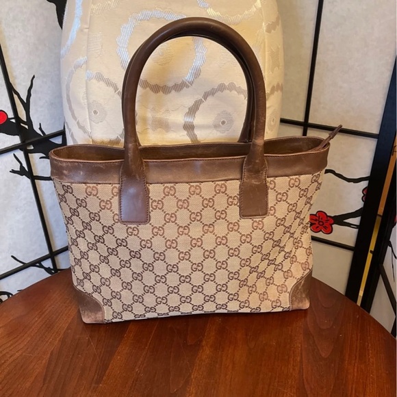 Gucci Handbags - Gucci GG Purse, brown monogram